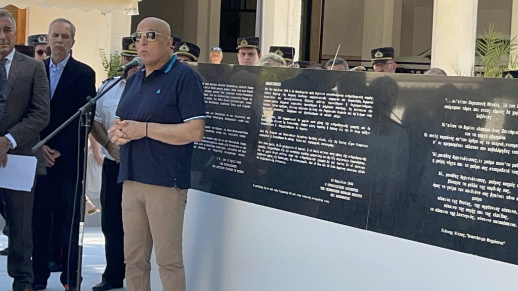 Aγρίνιο – Νέο μνημείο των 120: O εκπαιδευτικός Σπύρος Αδάμης (Video)