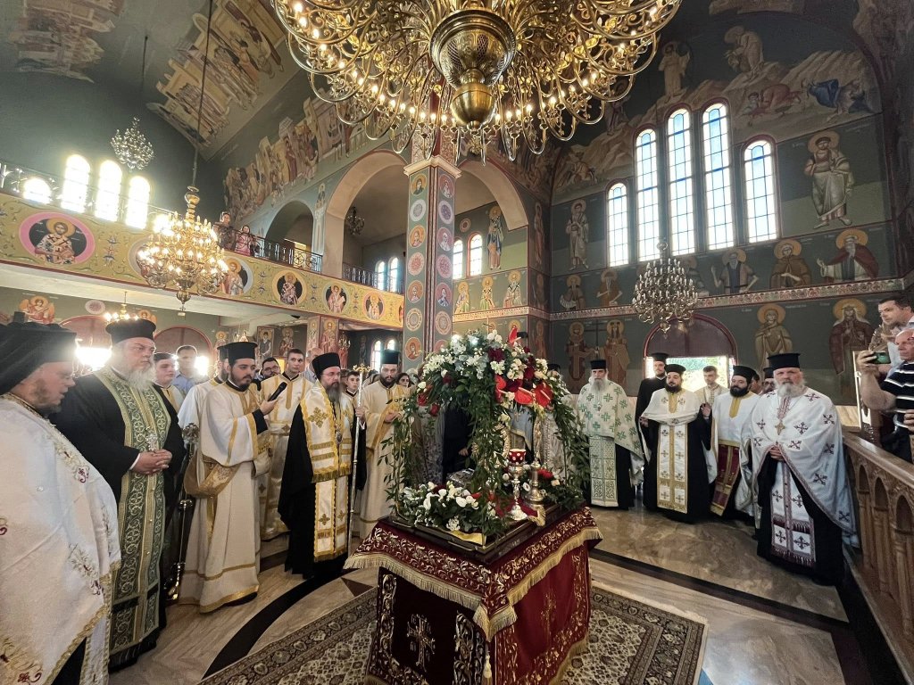 Ι.Ν.Αγίας Βαρβάρας Αγρινίου: Με Eυλάβεια η υποδοχή του ιερού λειψάνου του Ιερομάρτυρος Ελευθερίου (Videos – Photos)