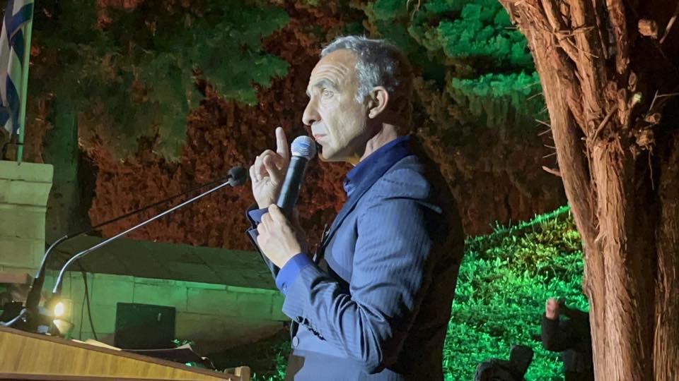 Η Φωνή της Μνήμης στον Κήπο των Ηρώων –  Η βαθιά συμβολική και συγκλονιστική ομιλία του Νίκου Αλιάγα (Video)