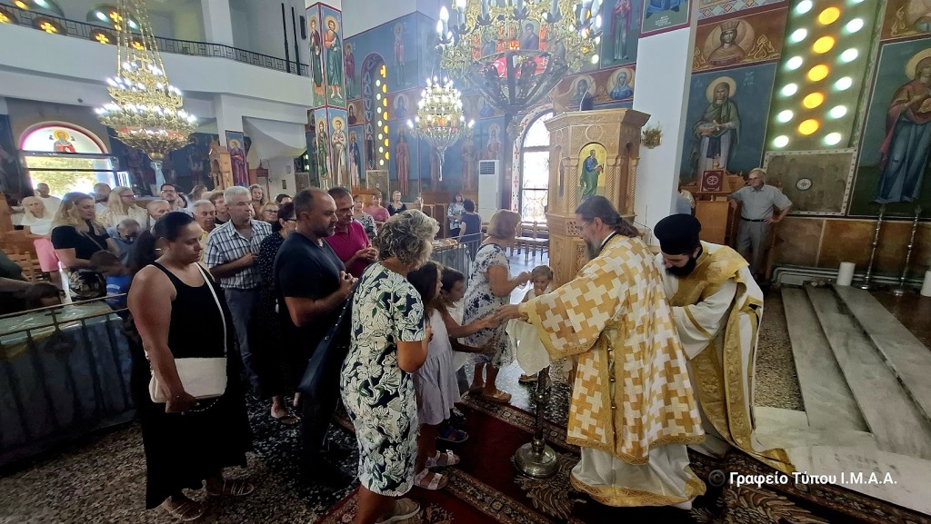 Στον Ενοριακό Ιερό Ναό Αγίου Νικολάου Μύτικα  ο Μητροπολίτης Αιτωλίας και Ακαρνανίας κ. Δαμασκηνός (Photos)